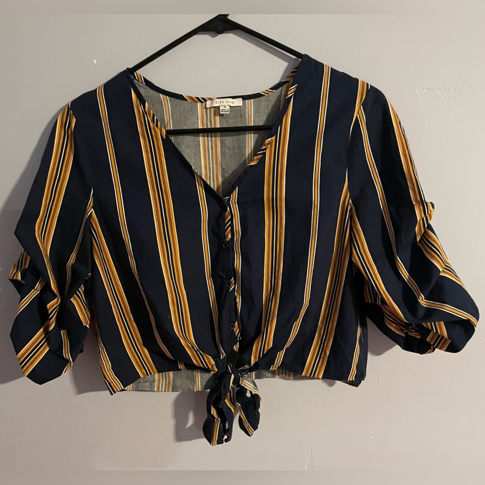 City Vibe quarter length, striped tie crop top